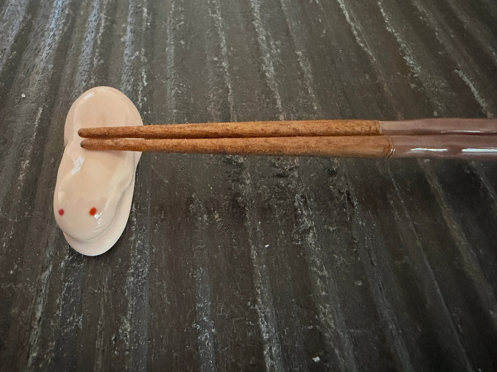 Rabbit chopsticks rest